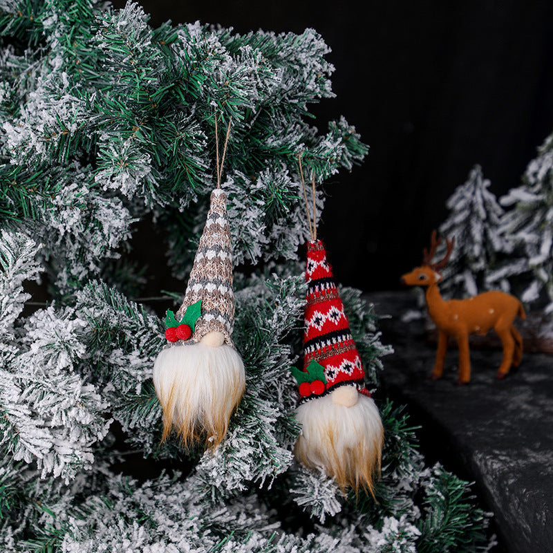 Weihnachtlicher Wichtel-Anhänger mit Strickmütze