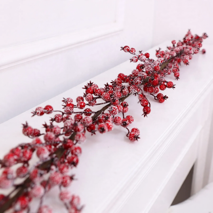 Weihnachtskranz mit Beeren und Früchten
