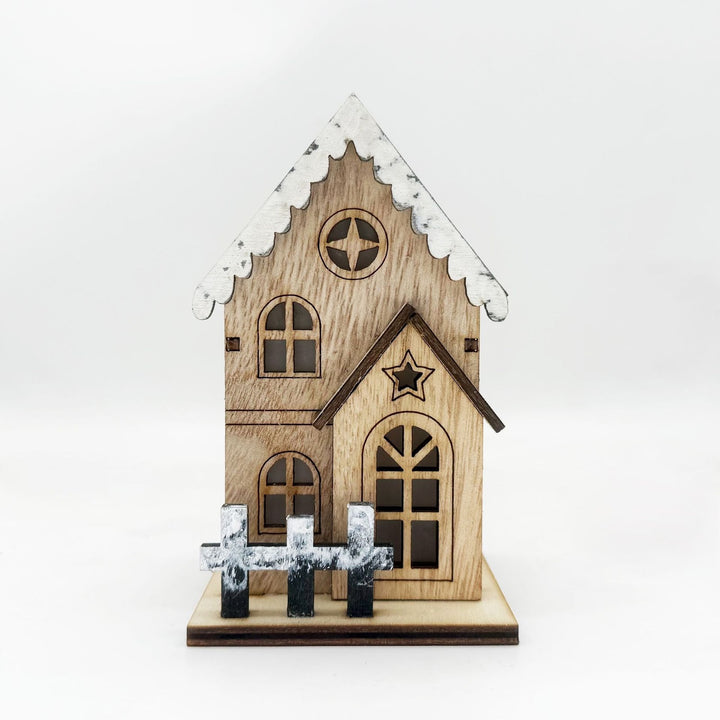 Beleuchtetes Holz-Weihnachtshaus mit LED