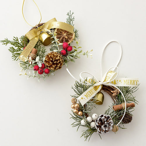 Mini-Weihnachtskranz mit Tannenzapfen und Glocken