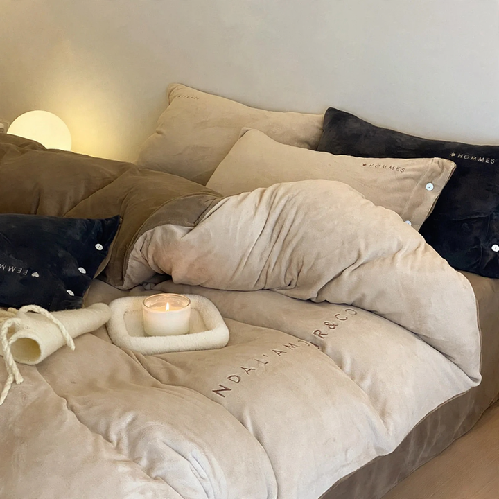 Luxuriöses Milchfaser-Fleece Bettwäsche-Set mit Stickerei