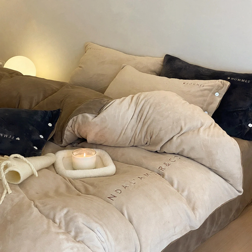 Luxuriöses Milchfaser-Fleece Bettwäsche-Set mit Stickerei