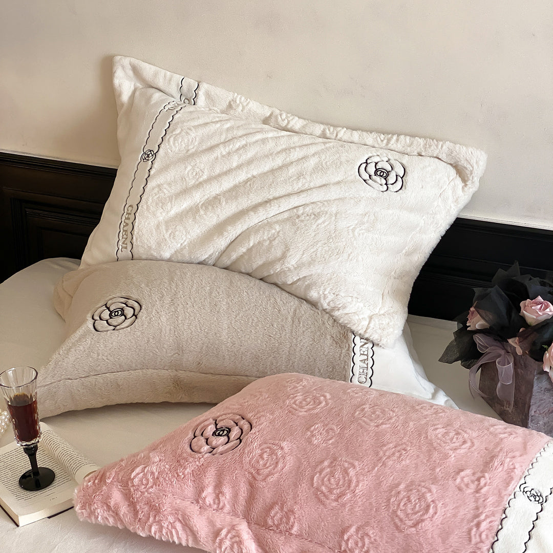 Elegantes Milchfaser-Fleece Bettwäsche-Set mit Stickerei