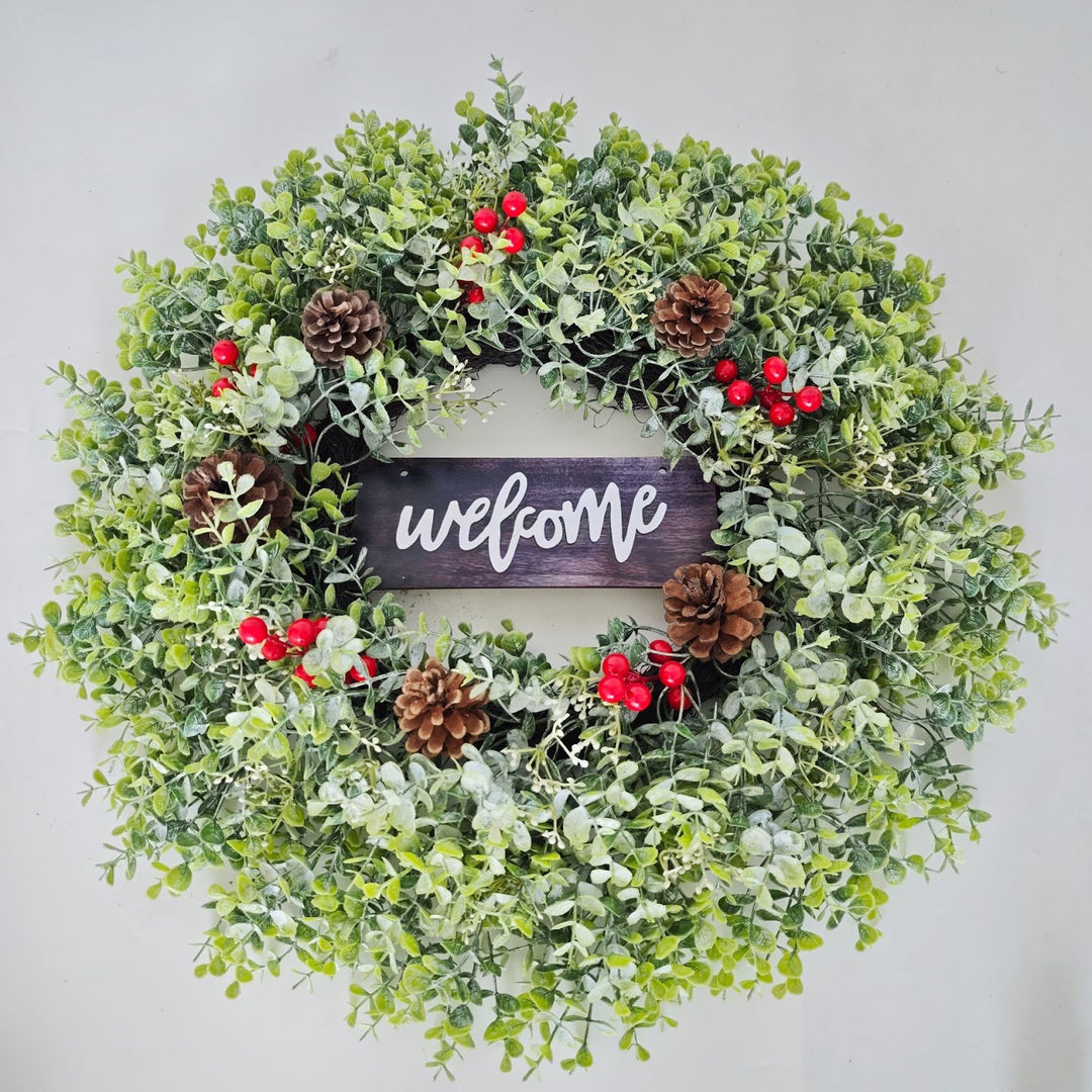 Weihnachtlicher Eukalyptus-Kranz mit Welcome-Schild 60 cm