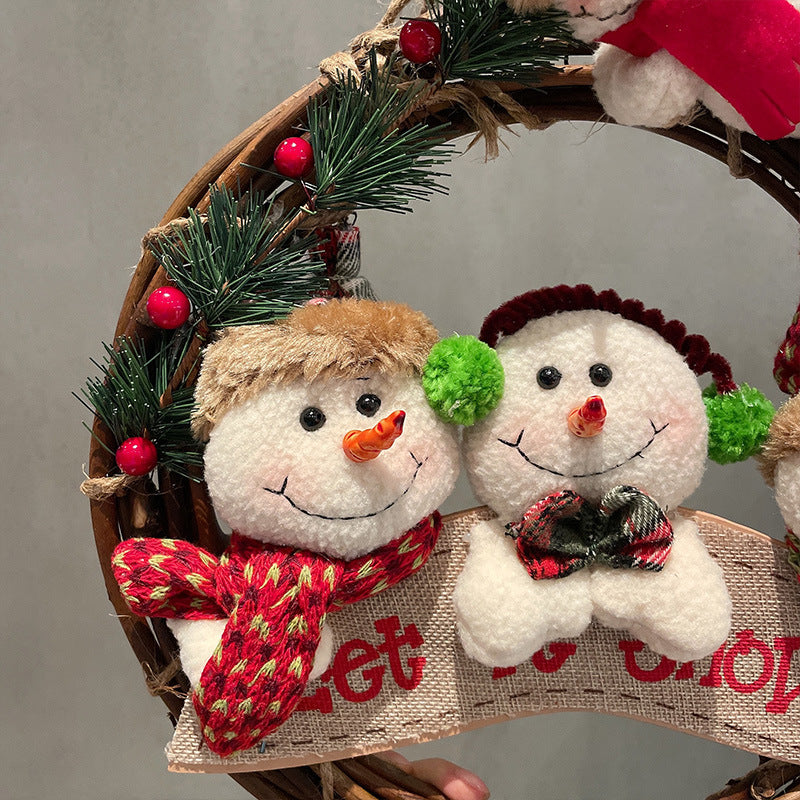 Dekorativer Weihnachtskranz mit Figuren