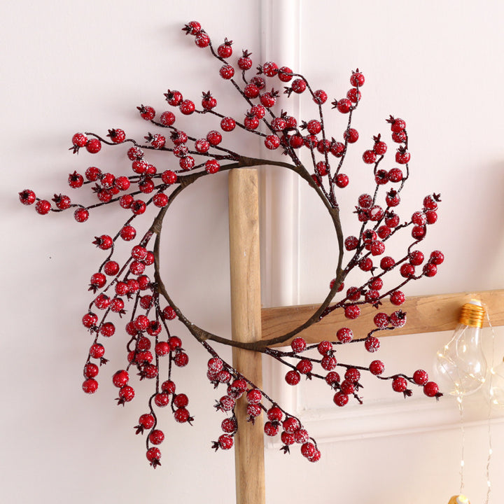 Weihnachtskranz mit Beeren und Früchten