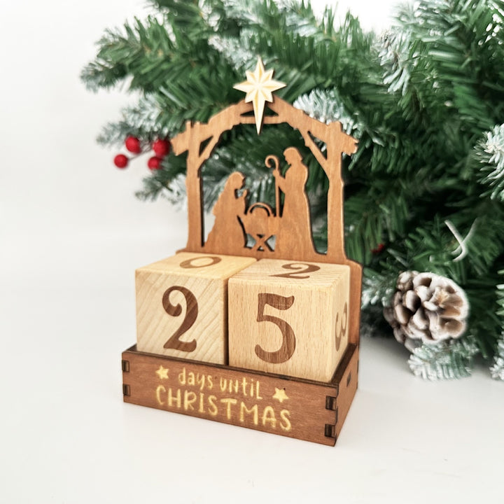 Holz-Adventskalender als Dekoration