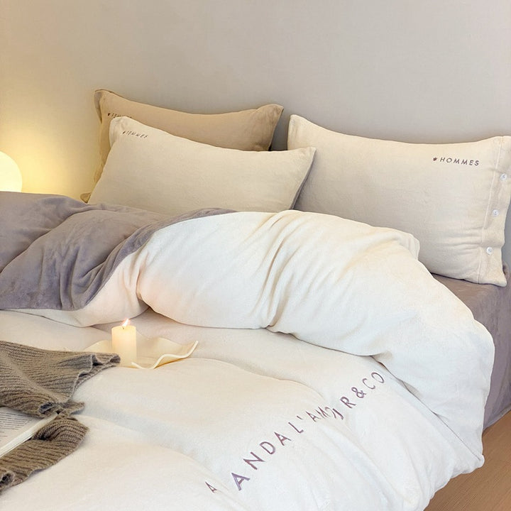 Luxuriöses Milchfaser-Fleece Bettwäsche-Set mit Stickerei