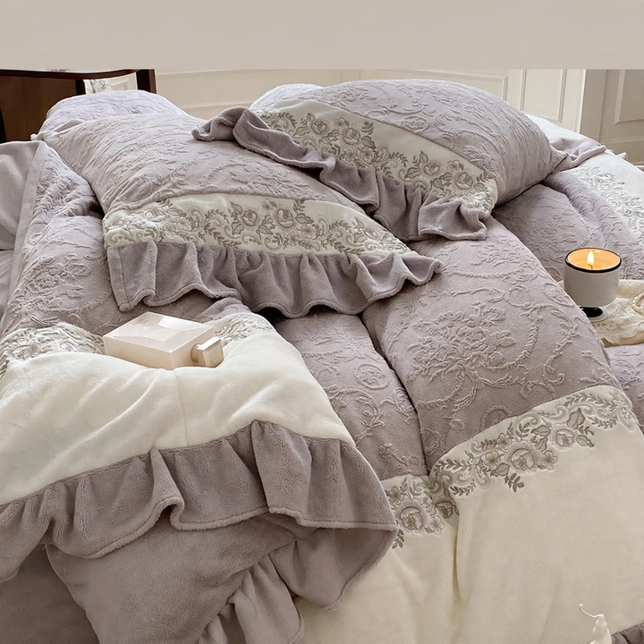 Französisches Milchfaser-Fleece-Bettwäsche-Set mit Relief-Stickerei