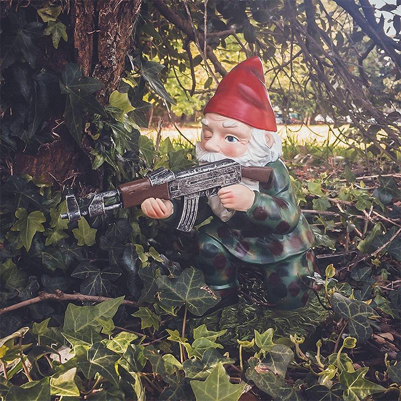 Militärischer Garten Zwerg mit Camouflage Uniform | Karnz