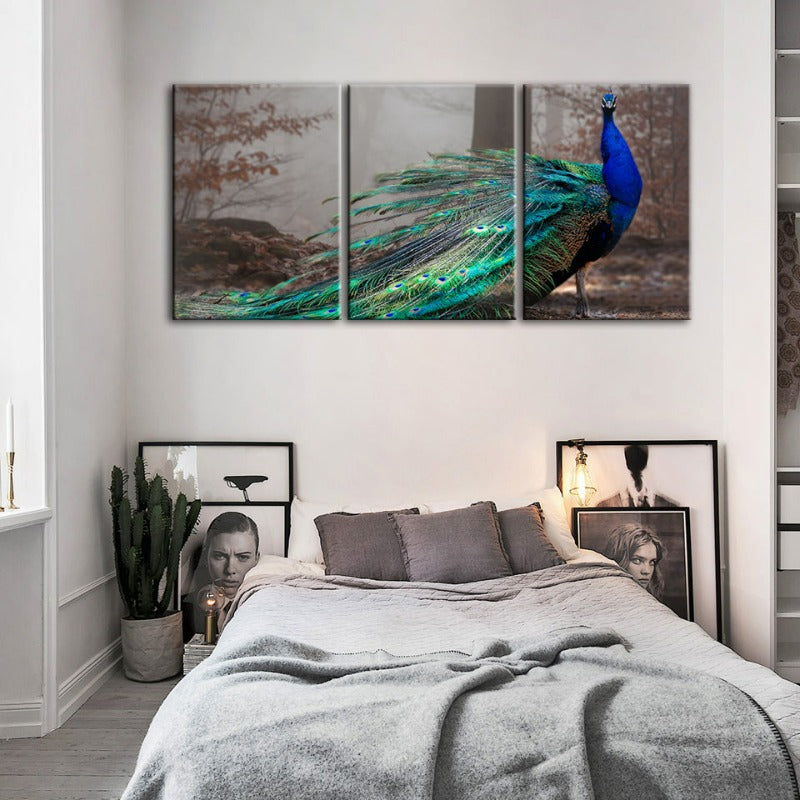 Lebhaftes Pfauenmotiv am Teich – Leinwandbild, 3-teilig