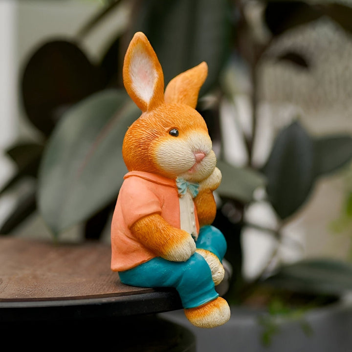 Sitzender Kaninchen-Skulptur für verspielte und moderne Schreibtisch- oder Regaldekoration Karnz