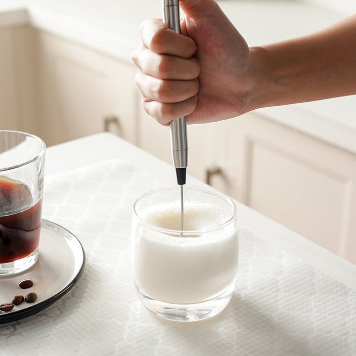 Karnz | Handheld Akku-Milchaufschäumer / Schaumzubereiter mit Edelstahl-Schneebesen, für Bulletproof Coffee, Latte, Cappuccino, heiße Schokolade und mehr