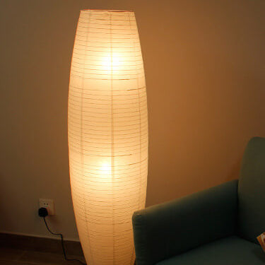 Moderne Stehlampe mit doppeltem Lampschirm – LumiTwins Designlampe 137 cm hoch | Karnz