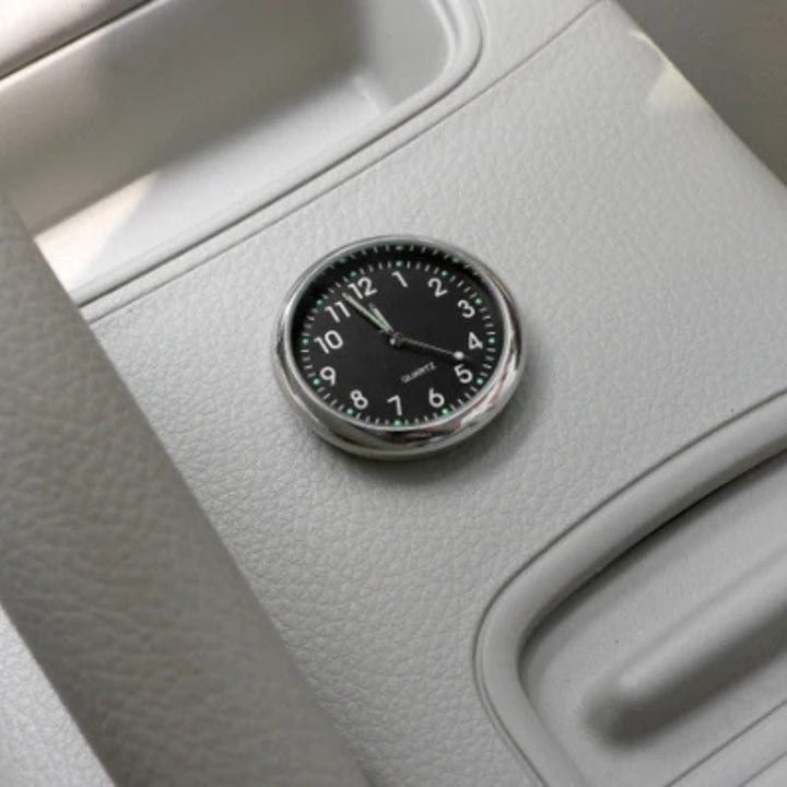 AutoTime Mini Analog Uhr – Selbstklebendes und stilvolles Design für Auto-Innenraum Karnz