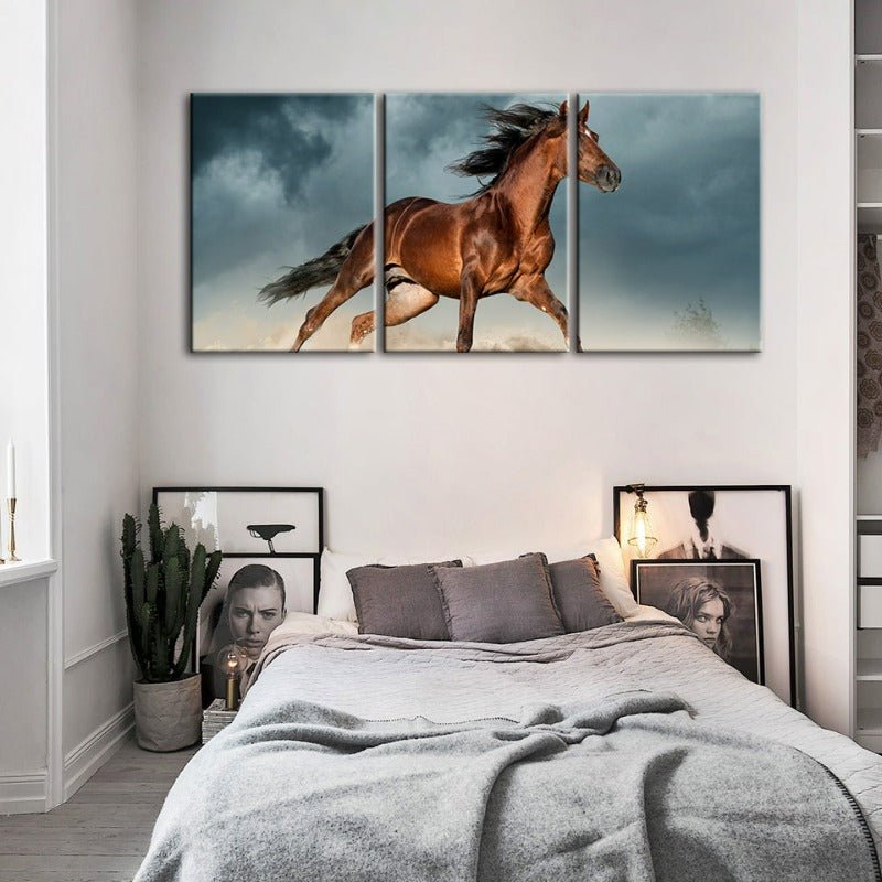 Braunes Pferd in der Wüste - Leinwand Wandkunst Gemälde 3 Teile