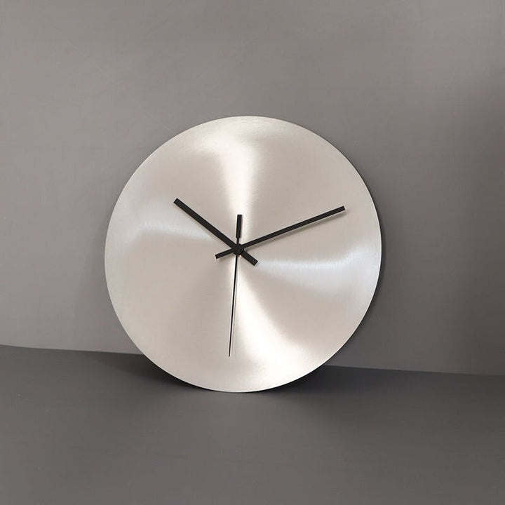 Elegante Wand-Uhr aus Edelstahl für zeitlosen Stil
