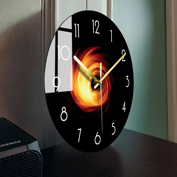 Künstlerische Glas-Wanduhr für stilvolle Innenräume
