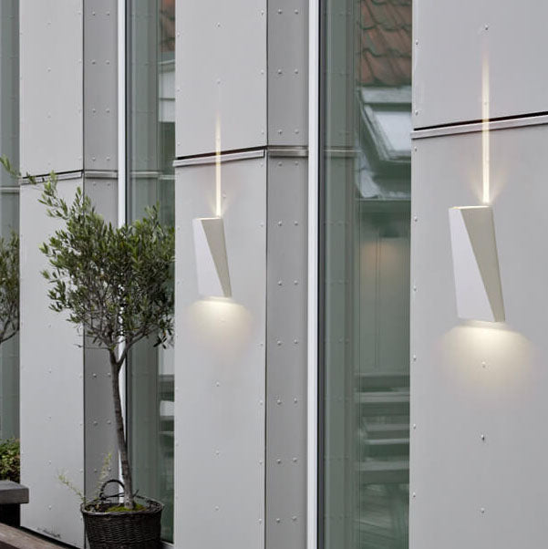 Einfache, trapezförmige, wasserdichte LED-Wandleuchte für den Außenbereich mit 2 Leuchten