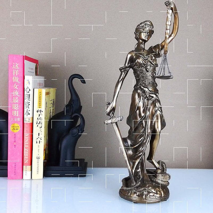 Dekorationsstatue der Göttin der Gerechtigkeit