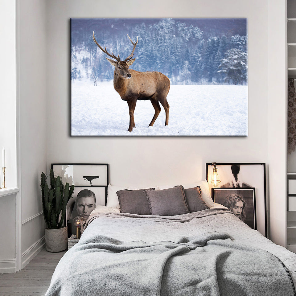 Hirsche in verschneiter Landschaft - Leinwandbild