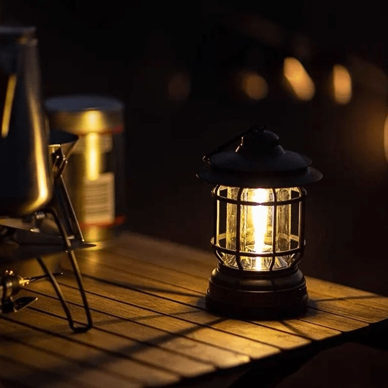 Tragbare Retro Campinglampe - VintageGlow, LED Campinglampe für Außen, Garten und Abenteuer | Karnz