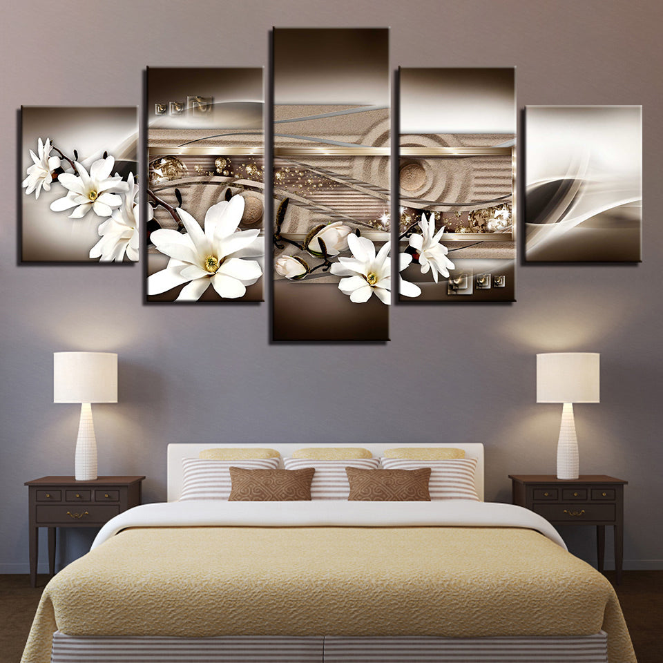 5-teiliges Leinwandbild „Weiße Magnolien mit sandfarbenem Hintergrund“