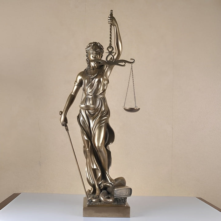Statue der Göttin der Gerechtigkeit – Eine elegante dekorative Skulptur von Justitia | Karnz
