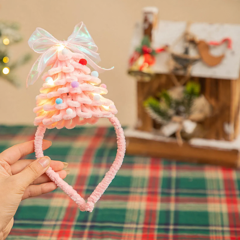 DIY Weihnachtsbaum-Tischdekoration aus Biegeplüsch