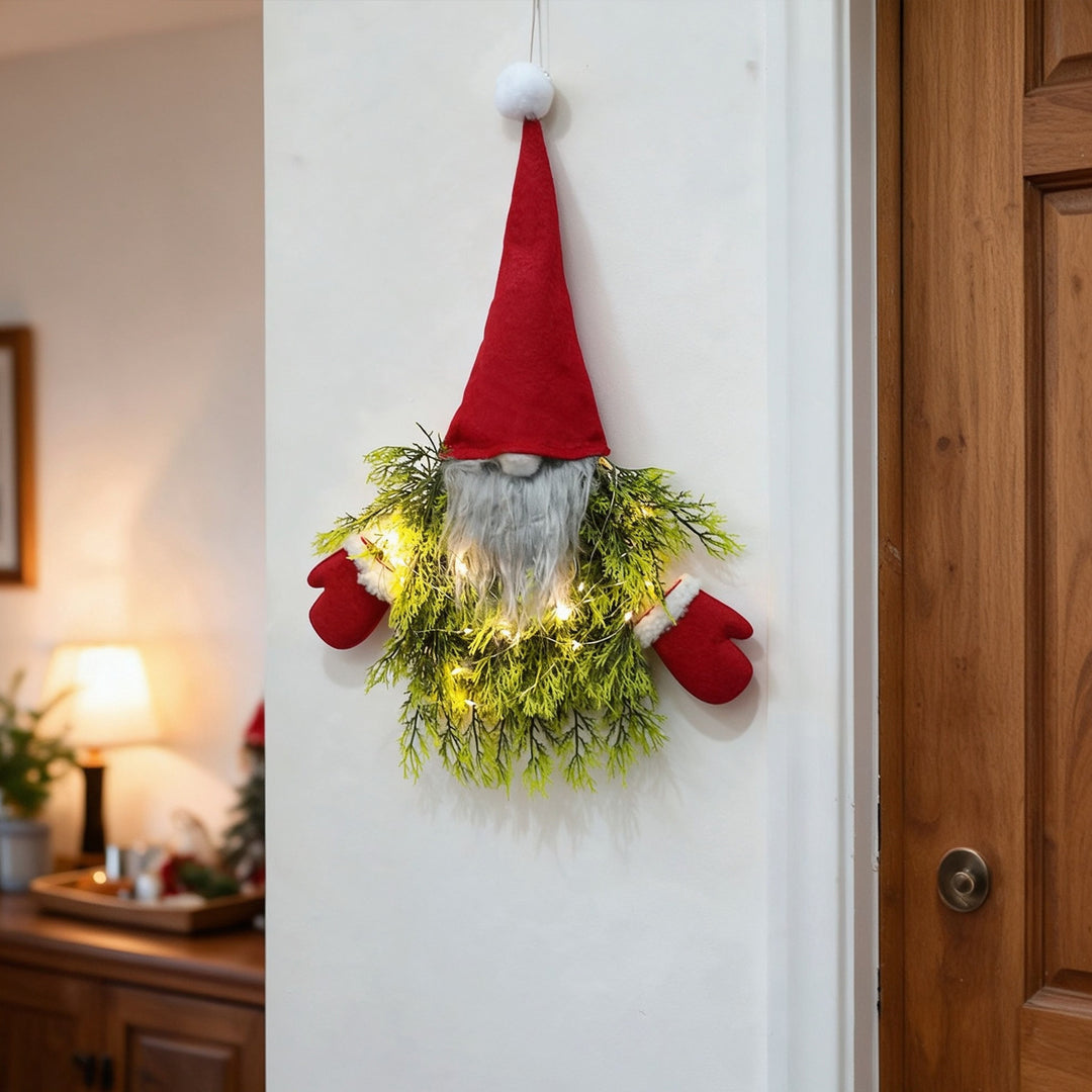 Beleuchteter Weihnachtskranz mit Wichtel-Motiv
