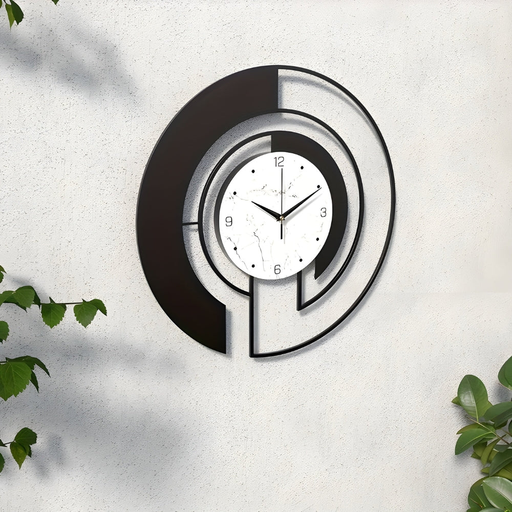Einfache geometrische Wanduhr mit ruhigem Lauf für friedliche Räume Karnz