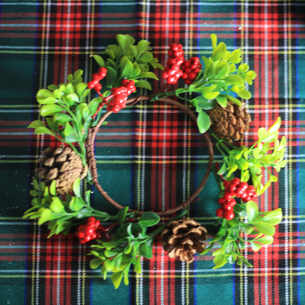 Weihnachtlicher Kerzenkranz mit Tannenzapfen, 18 cm