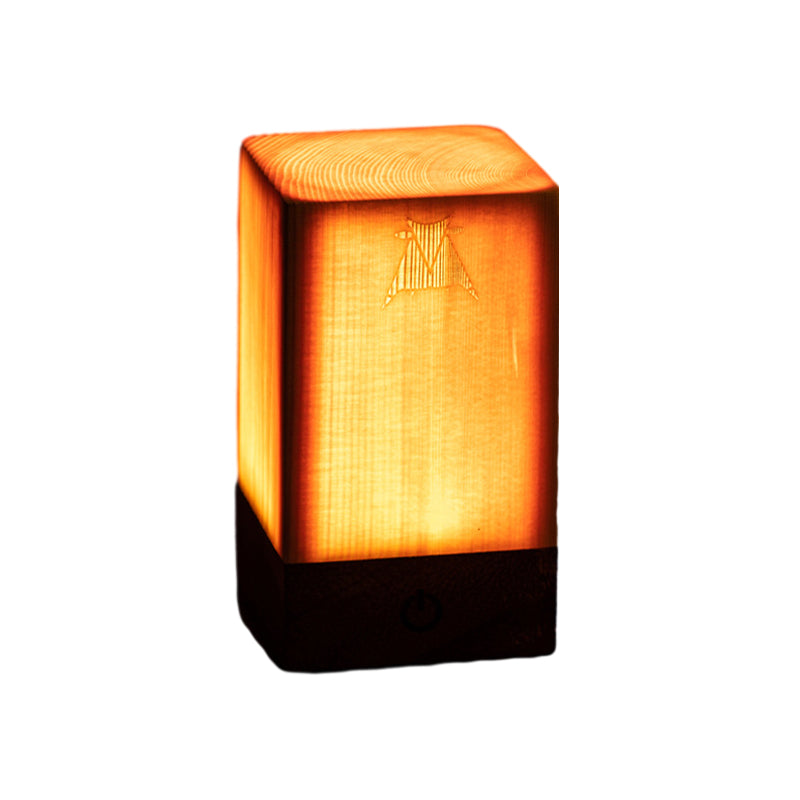Stylische LED Tischlampe - WoodGlow | Karnz