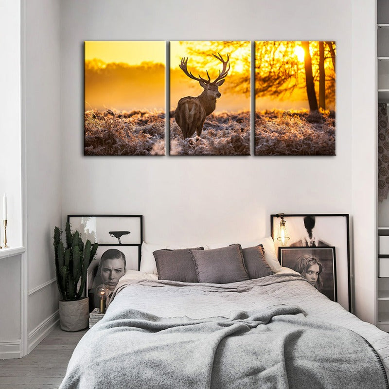 Winterhirsch im Morgengrauen – Leinwandbild, 3-teilig