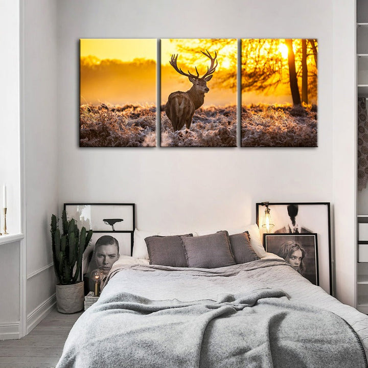 Winterhirsch im Morgengrauen – Leinwandbild, 3-teilig
