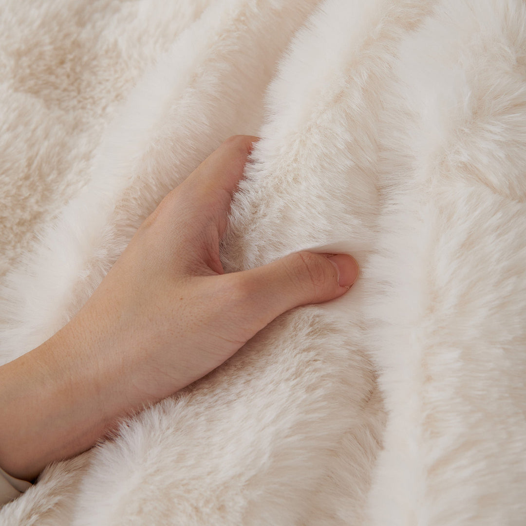 Luxe Ripple Faux Fur Sofa Cover - Modern, Stylisch & Langlebig Sofa Schutz | Karnz