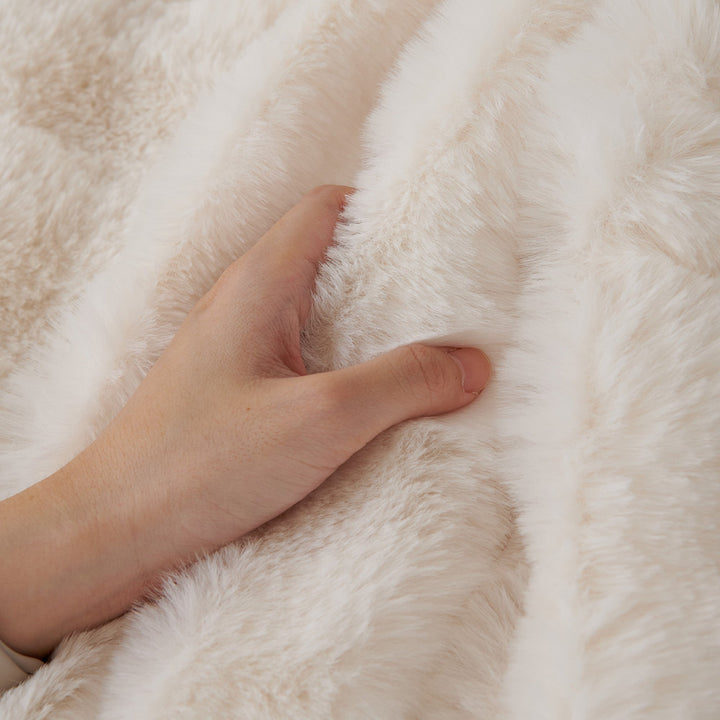 Luxe Ripple Faux Fur Sofa Cover - Modern, Stylisch & Langlebig Sofa Schutz | Karnz