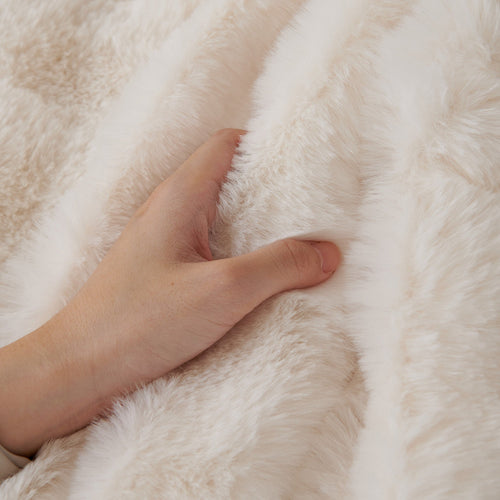 Luxe Ripple Faux Fur Sofa Cover - Modern, Stylisch & Langlebig Sofa Schutz | Karnz