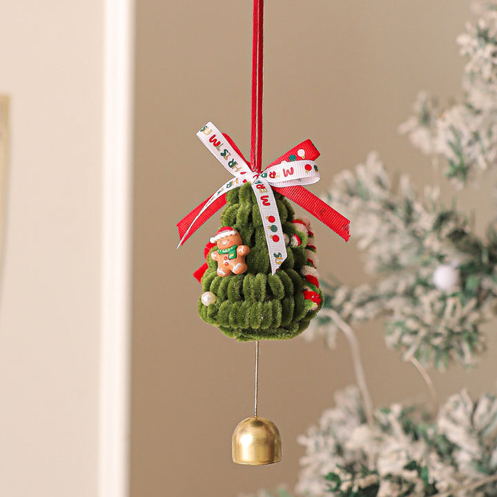 Weihnachtlicher Türkranz und Baumschmuck mit Glocken
