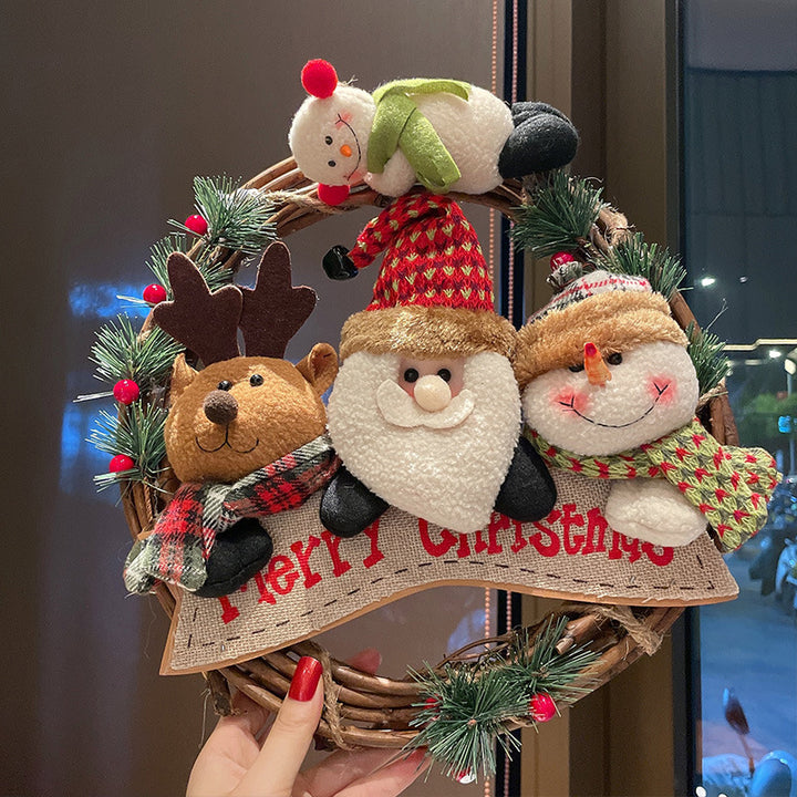 Dekorativer Weihnachtskranz mit Figuren
