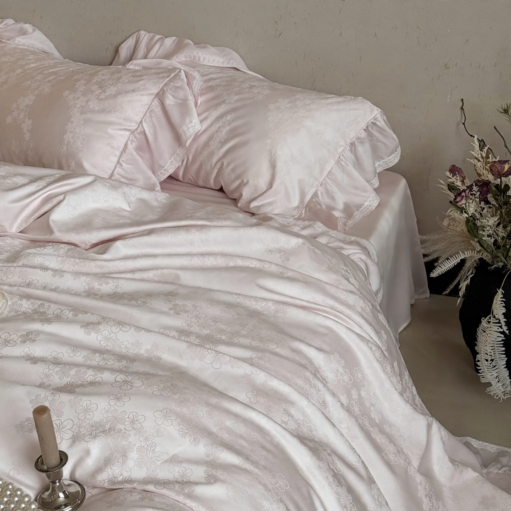 Baumwoll-Bettwäscheset mit Jacquard-Webung und Rüschen