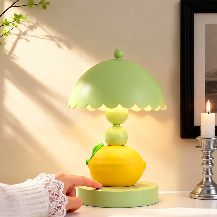 Zitronenfrucht-Tischlampe in Grün