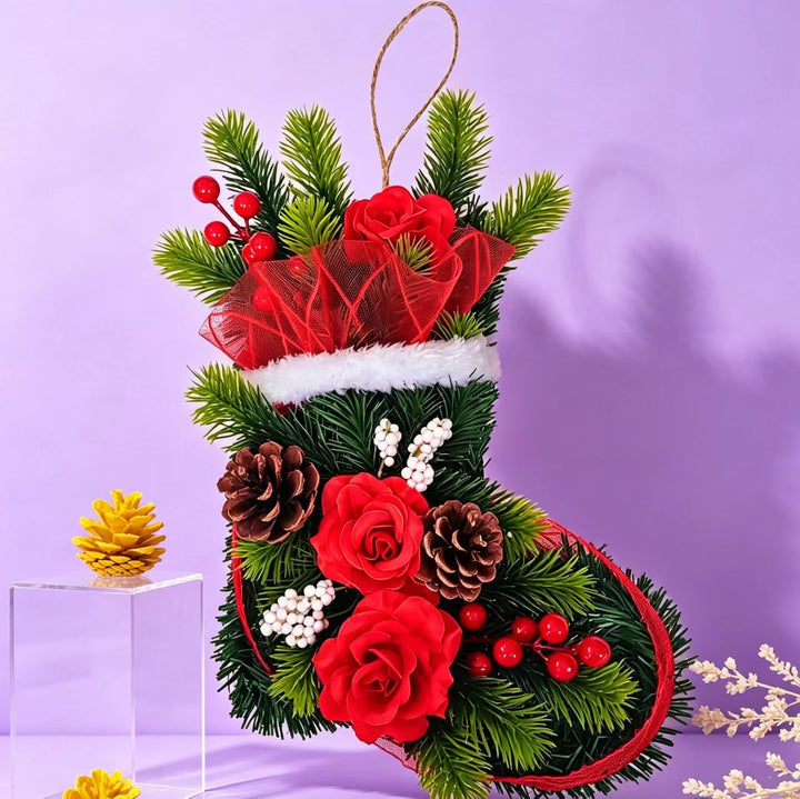 Weihnachtlicher Türkranz in Stiefelform