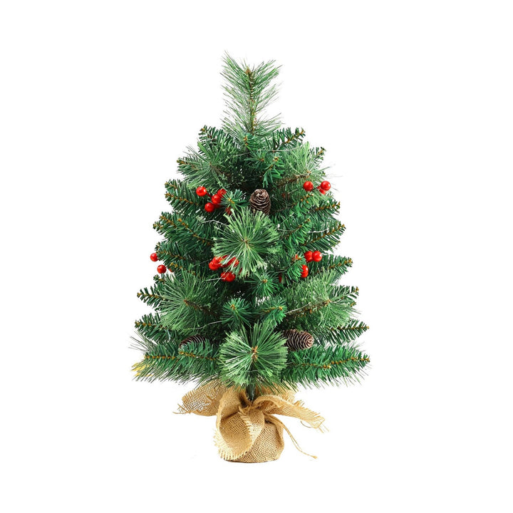 Mini-Weihnachtsbaum mit Tannenzapfen und Beeren