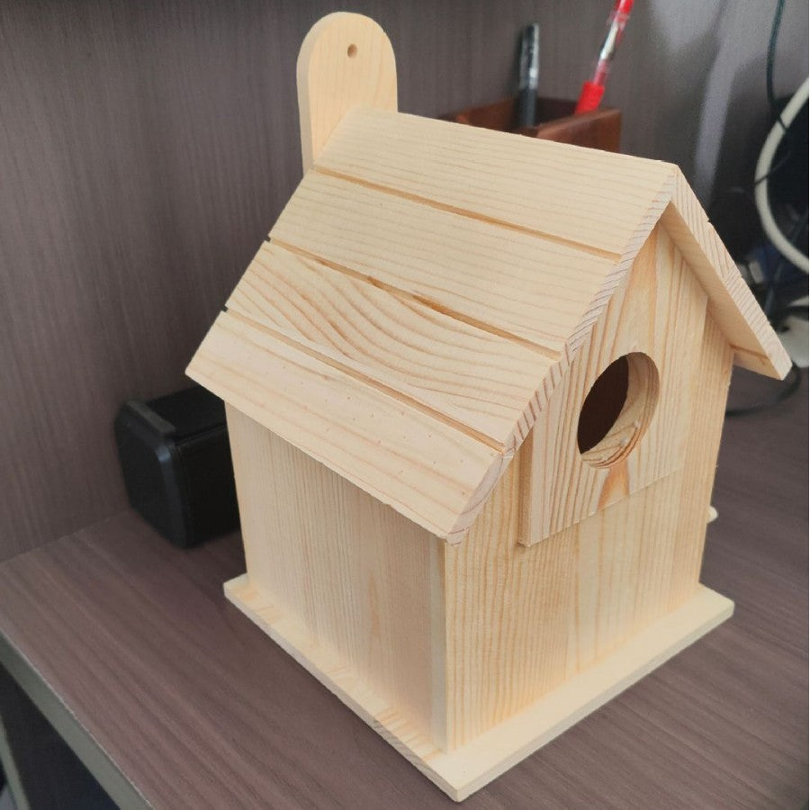 Hängendes Vogelhaus aus Massivholz für den Garten