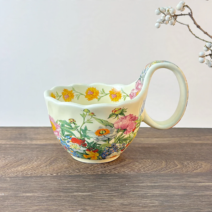 Keramikschale mit Blumenmotiv, 13-14 cm, elegant