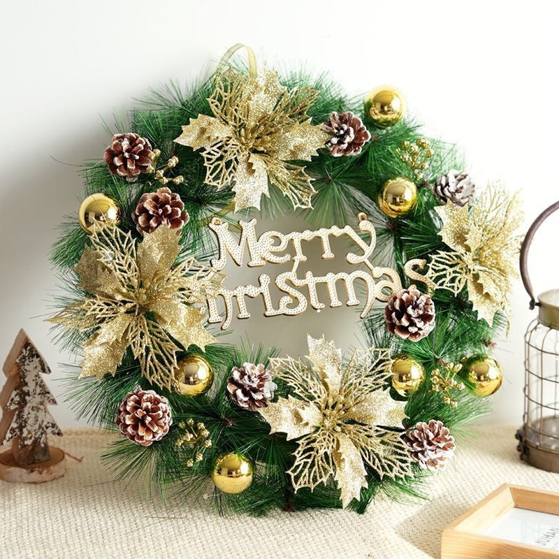 Klassischer Weihnachtskranz aus Kiefernzweigen