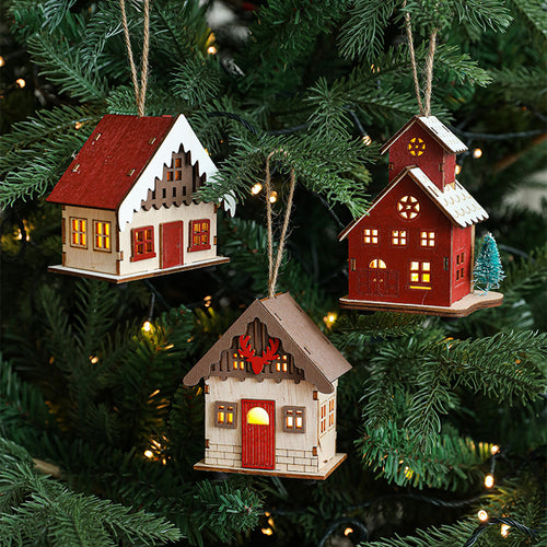 Beleuchtetes Holzhaus für Weihnachtsdekoration