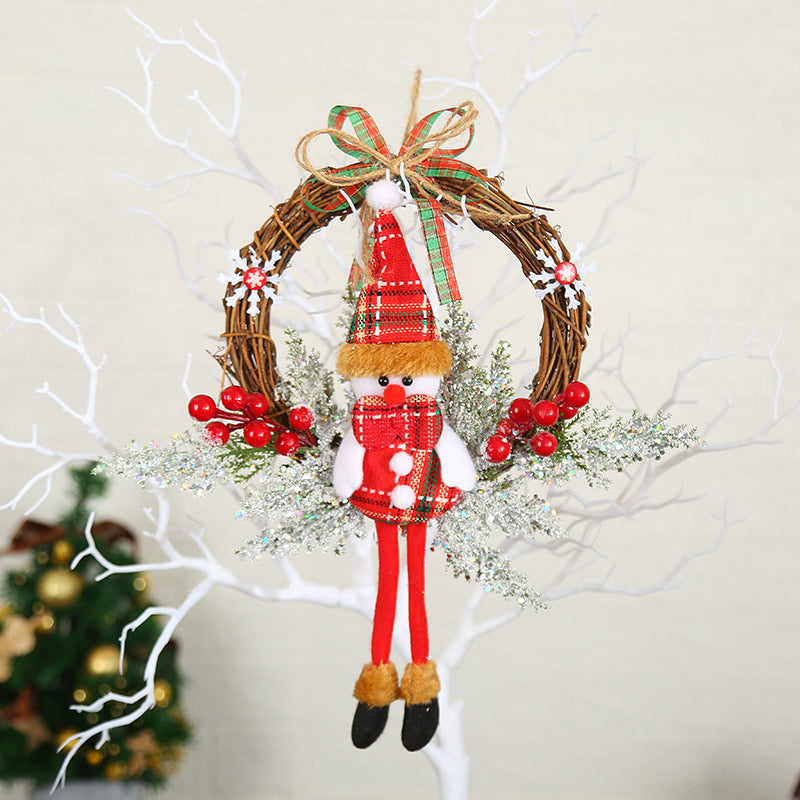 Handgefertir Weihnachtskranz aus Zweigen