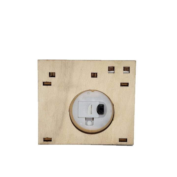 Beleuchtetes Holz-Weihnachtshaus mit LED